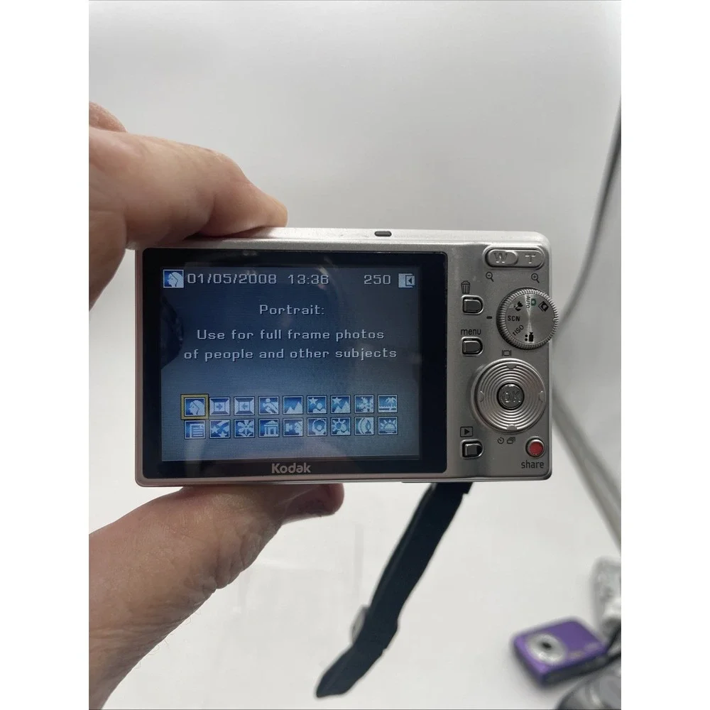 Kodak EasyShare M893 IS 8.1MP Digital Camera+New Battery+Charger+SD Card-TESTED